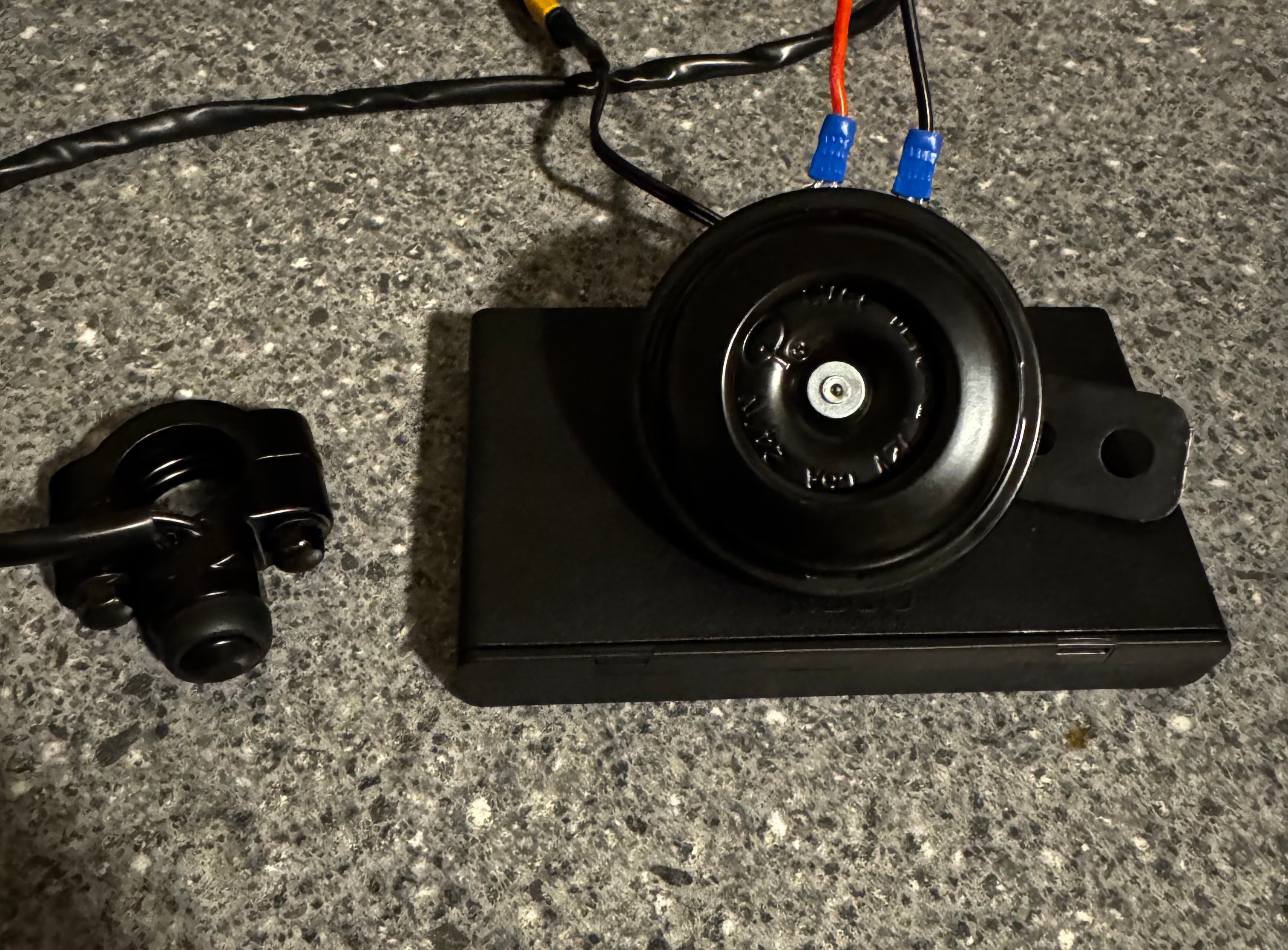 Battery powered horn V1 (AA)